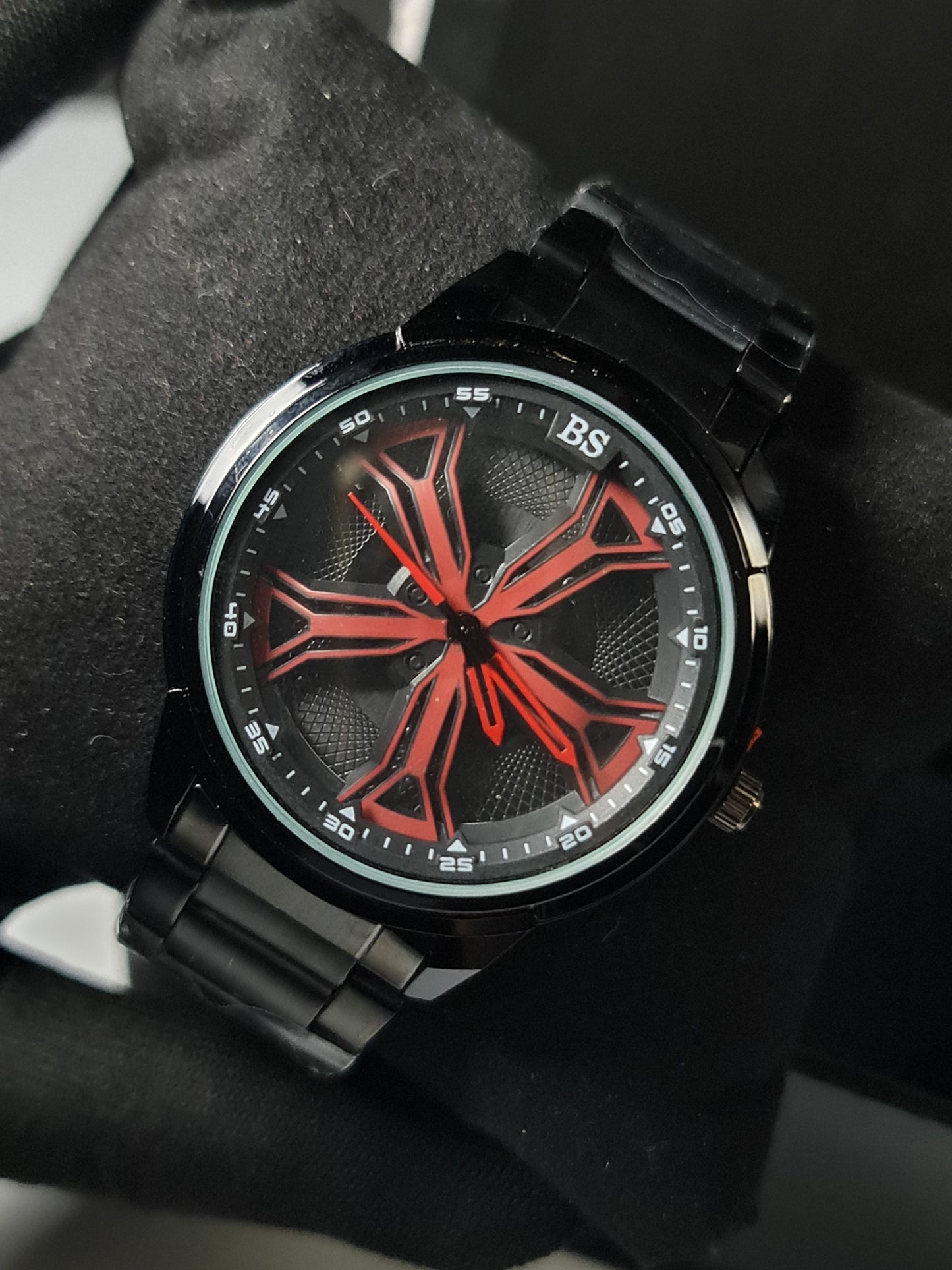 Ferrari Red Wheel With Black Chain