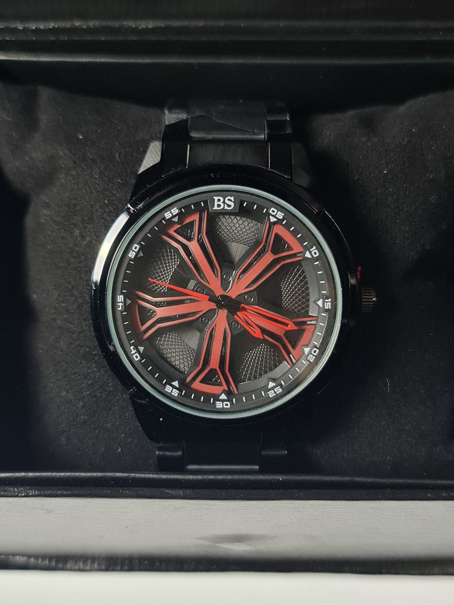 Ferrari Red Wheel With Black Chain