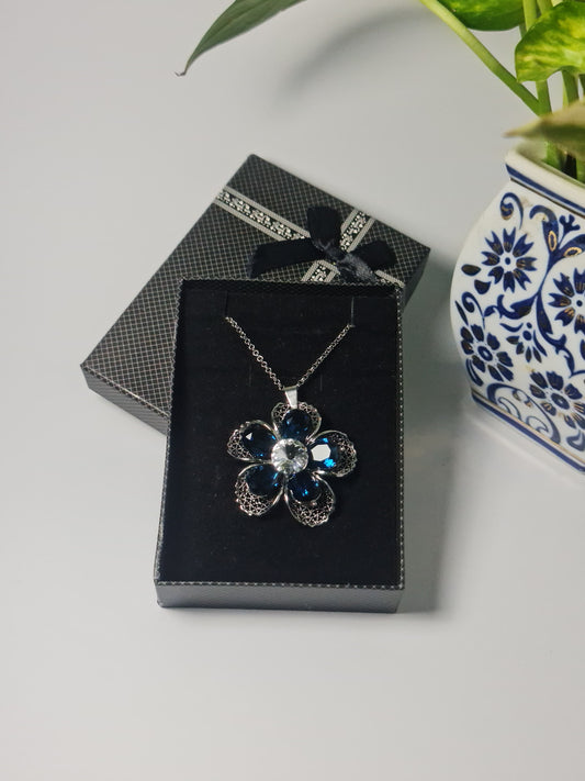 Luxe Midnight Blue Flower Pendant For Women